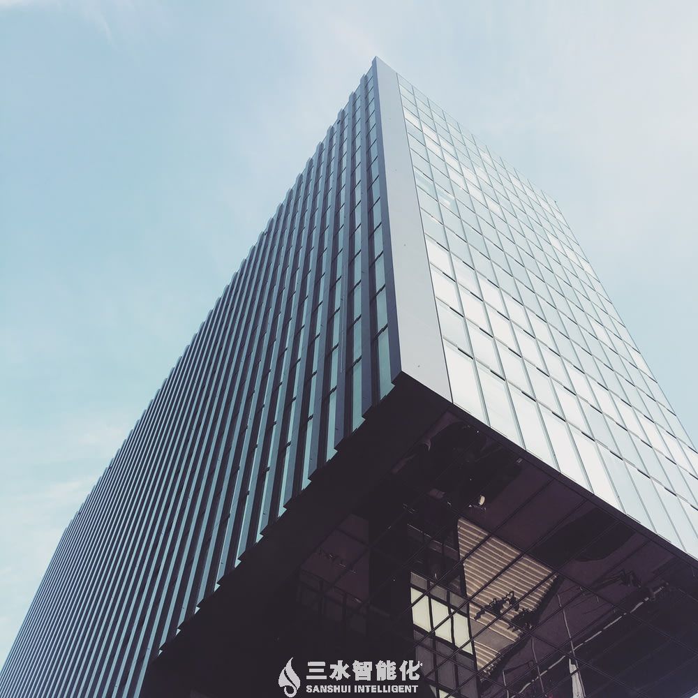 能源管理系统和边缘计算会碰撞出怎样的火花?(图1) worm_s-eye view photography of concrete building.jpg