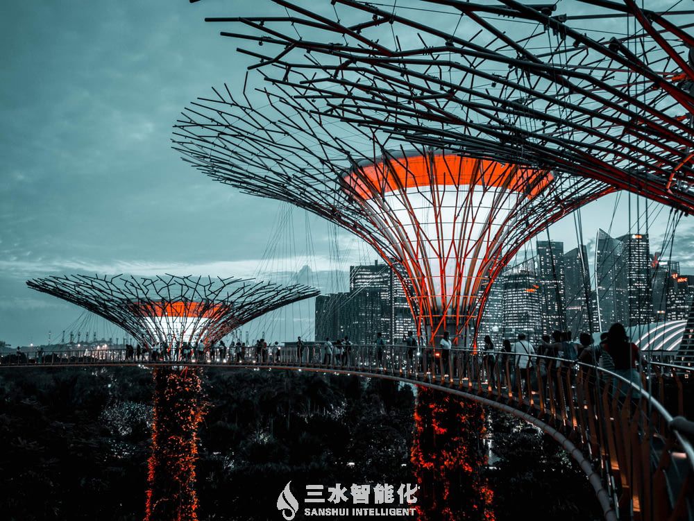 什么是建筑节能改造,建筑节能与绿色改造有什么区别?(图1) people walking on Garden by the Bay.jpg