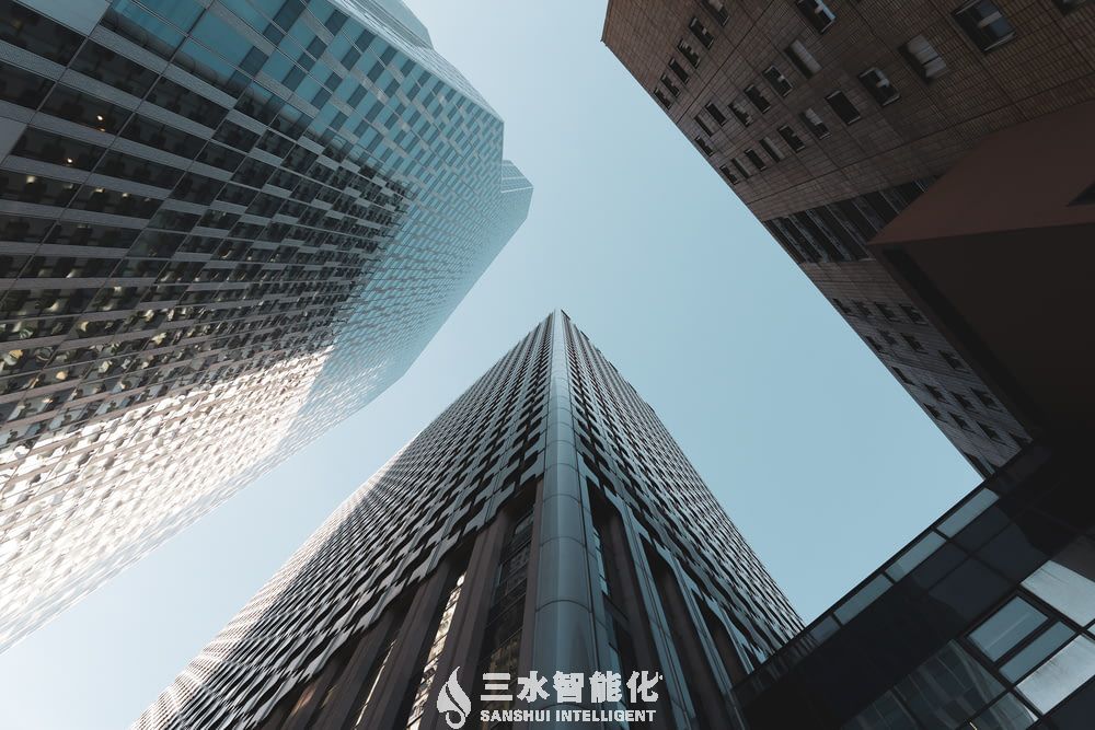 大型公商场室内外环境对能耗监测的影响因素(图1) low angle photography of high rise buildings.jpg